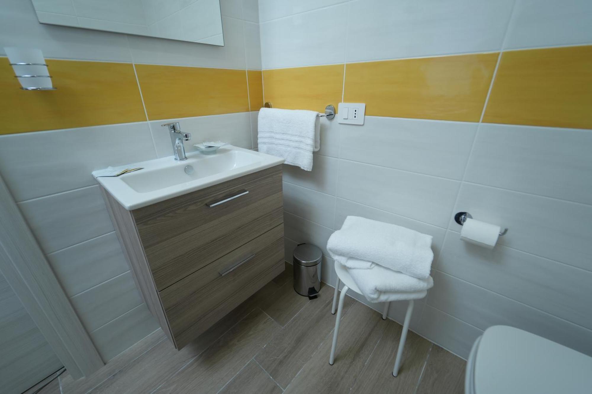 Panorama Vesuvius Affittacamere Guesthouse With Lift Near To Subway In Napoli Center 외부 사진